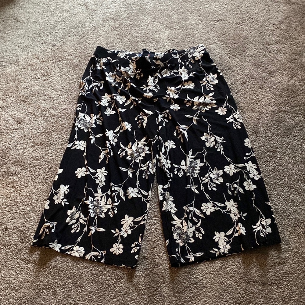 Chaps Black Floral Wide Leg Cropped Pants NWT SIZE XXL